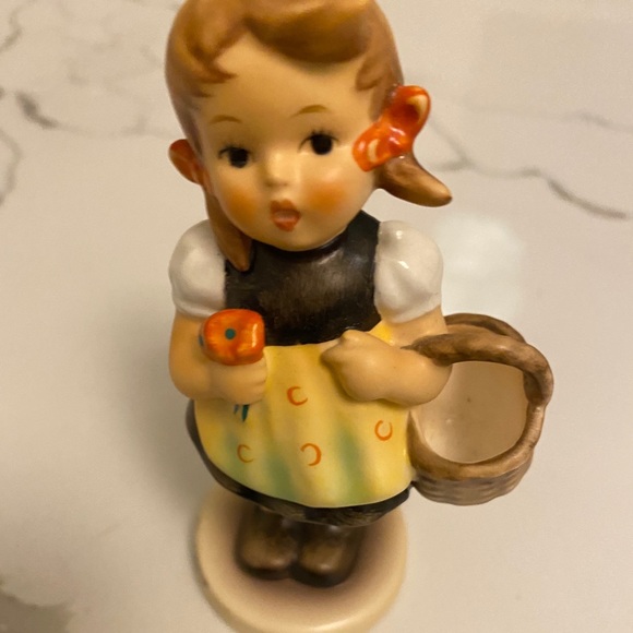 Sister Hummel-Goebel figurine #95
